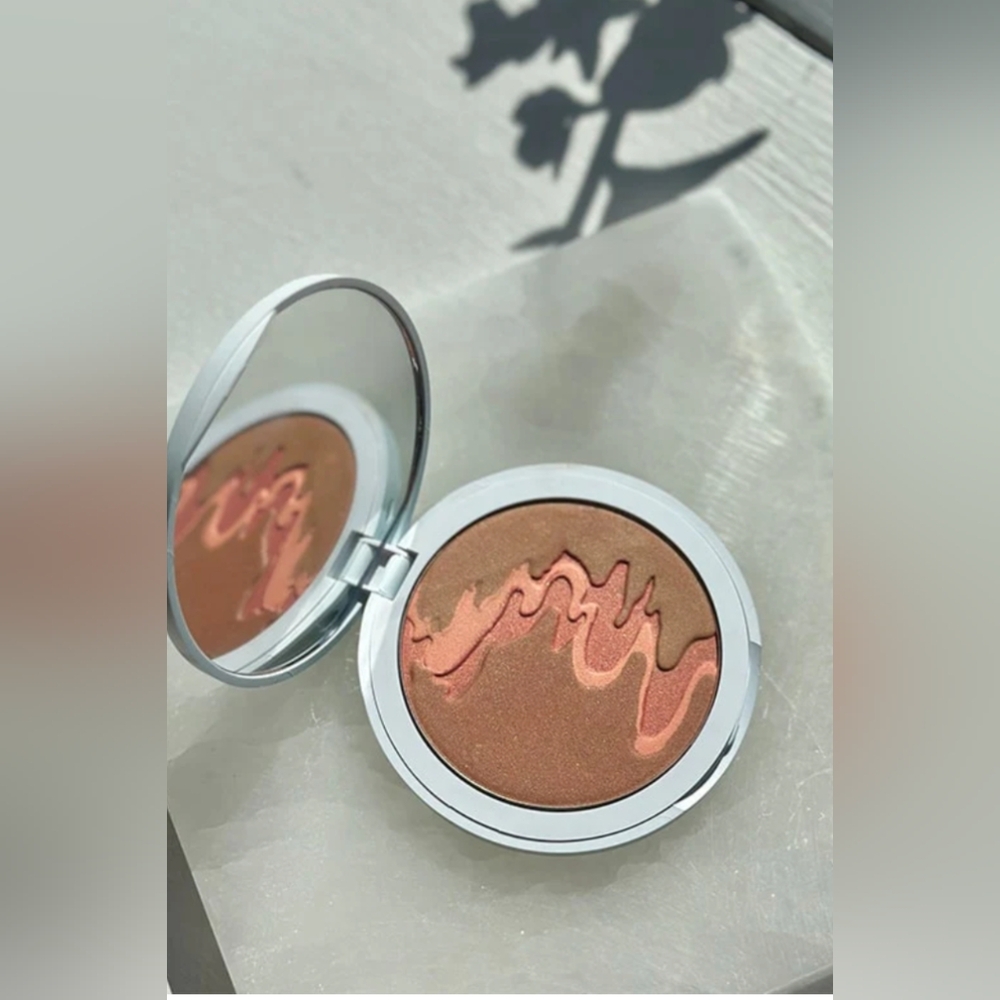5/75$ FLYTE.70 ColorBack.Burnished Bronzer in Vacation